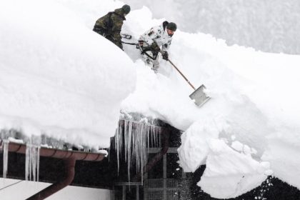 Seehofer besucht Schneechaos-Gebiete