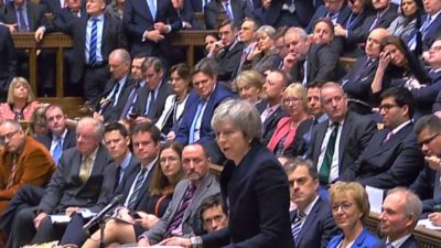 Misstrauensvotum gegen britische Premierministerin May gescheitert