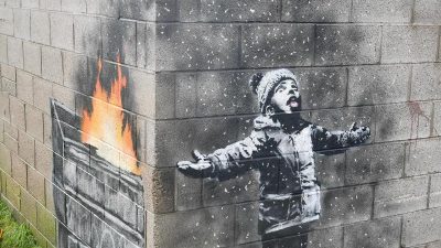 Banksy-Werk an Garagenwand in Wales verkauft