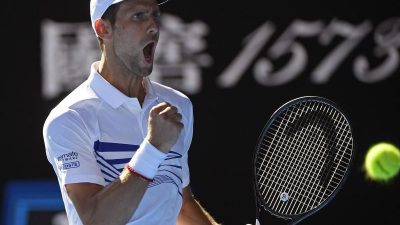 Djokovic zieht nach Satzverlust ins Achtelfinale ein