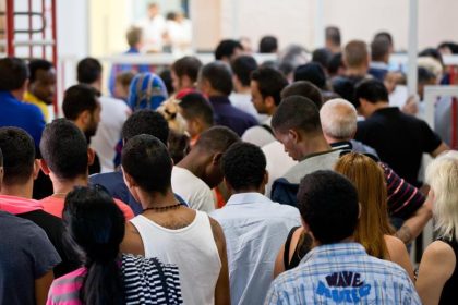 Pro Asyl angesichts sinkender Asylzahlen für Aufnahme von aus Seenot Geretteten
