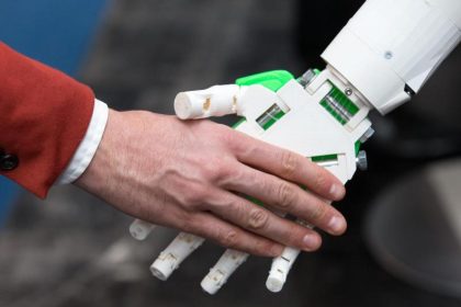 Wachsende Skepsis gegenüber Robotern am Arbeitsplatz