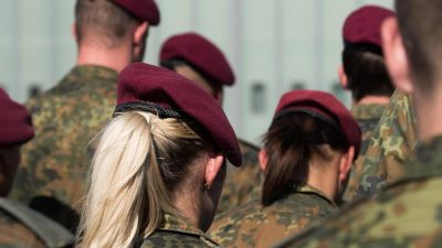 Debatte um Wehrpflicht geht weiter: Evangelischer Militärbischof will Dienstpflicht auch für Frauen