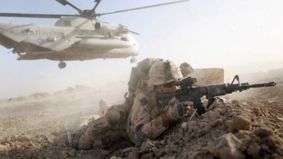 Taliban greifen US-Stützpunkt in Afghanistan an
