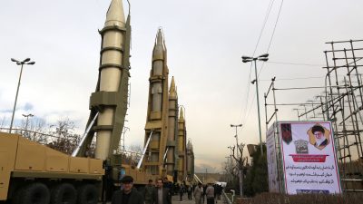 Iran lässt sich nicht von seinen Zielen abhalten – Neue Rakete mit Reichweite von 1000 Kilometern vorgestellt