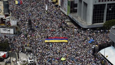 Tausende Anhänger und Gegner Maduros demonstrieren in Venezuela