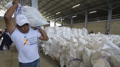 Guaidó meldet Übergabe erster Hilfslieferung in Venezuela