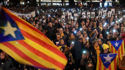 500.000 Menschen in Barcelona fordern Freiheit für Unabhängigkeitsführer