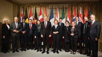 Merkel und Pence bei Sicherheitskonferenz