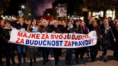 „Milo, du Dieb“: Tausende Demonstranten fordern Rücktritt von Montenegros Präsidenten