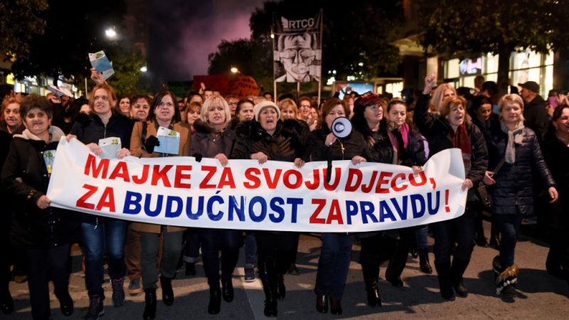 „Milo, du Dieb“: Tausende Demonstranten fordern Rücktritt von Montenegros Präsidenten
