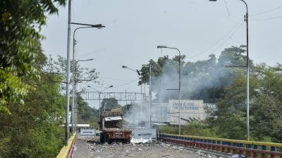 Kolumbien schließt vorübergehend Grenze zu Venezuela