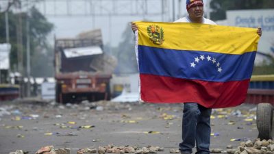 Politiker fordern mehr Sanktionen gegen Maduro – und verurteilen Sympathiebekundungen der Linken