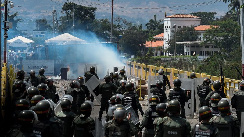Venezuela: Hunderte Ex-Soldaten bereiten sich an Kolumbiens Grenze auf Einsatz gegen Maduro vor