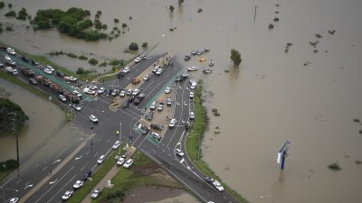 Jahrhundertflut und Krokodil-Alarm wegen Dauerregens im Nordosten Australiens