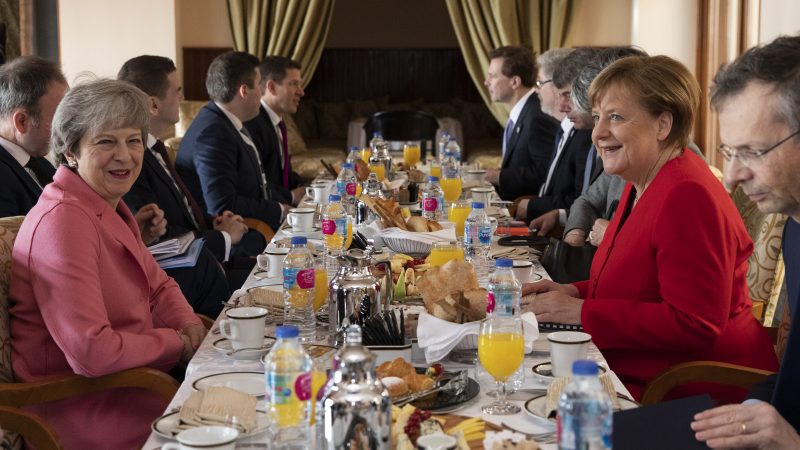 Merkel: Das Schicksal der EU hängt vom Schicksal der Arabischen Liga ganz unmittelbar mit ab