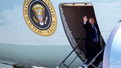 Präsident Trump bricht zu Gipfel mit Kim auf