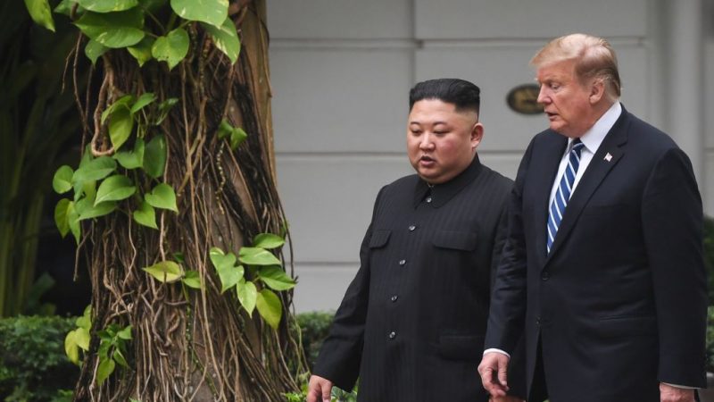 Trump und Kim nehmen Gespräche an zweitem Gipfeltag in Hanoi auf