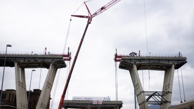 Millimeterarbeit an der Morandi-Brücke in Genua – Großer Brückenrest am Boden