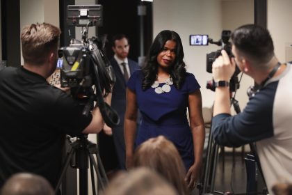 Chicago: US-Sänger R. Kelly stellt sich wegen Missbrauchsvorwürfen der Polizei