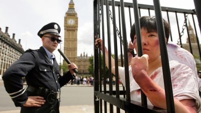 Grenzenlose Grausamkeit: In Chinas Gefängnissen werden über 100 Foltermethoden angewandt