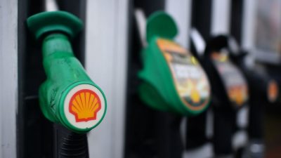 Ölkonzerne Shell und Total kehren mit Anstieg der Ölpreise in die Gewinnzone zurück