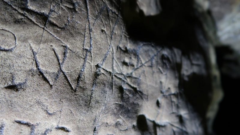 Englands älteste Höhlenkunst enthält Symbole, die böse Geister abwehren sollten