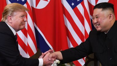 Trump und Kim wecken hohe Erwartungen zum Auftakt ihres Gipfels + Twitter