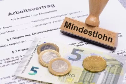 Massive Abgaben: Staat nimmt Geringverdienern und Mittelschicht Gehaltserhöhungen weg