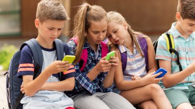 Regierungsberaterin für Smartphoneverbot für unter 14-Jährige