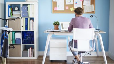 Die meisten Angestellten arbeiten lieber im Büro als zu Hause