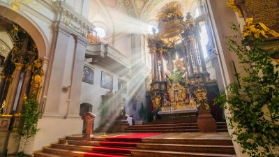 Sexueller Missbrauch von Kindern: Zahl der Kirchenaustritte in Deutschland sprunghaft gestiegen