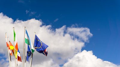 Glaubwürdigkeit der EU „steht auf dem Spiel”: Erweiterungsbeschluss zu Nordmazedonien und Albanien erneut verschoben