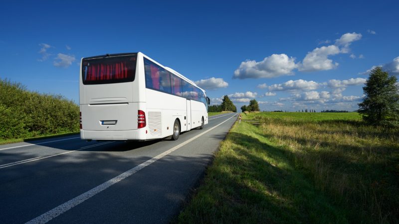 Bahn AG wirbt: „Liebe Wutbürger, Ihr könnt nach Hause fahren! Jetzt auch mit Geflüchteten – als Busfahrer“