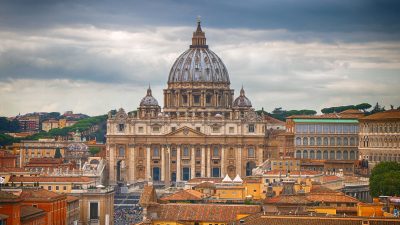 Einige Kirchen in Rom nach Kritik von Papst Franziskus wieder geöffnet