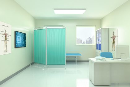 Der “Dancing Doctor” unterhält im Krankenhaus nervöse Kinder mit lustigen Tanzeinlagen