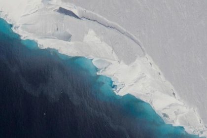 Riesiger Hohlraum unter Antarktis-Gletscher entdeckt