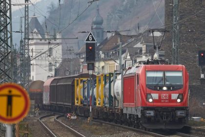 Blinder Passagier verfährt sich mit Güterzug