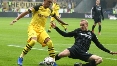 Fußball-Spektakel in Frankfurt: Dortmund baut Führung aus