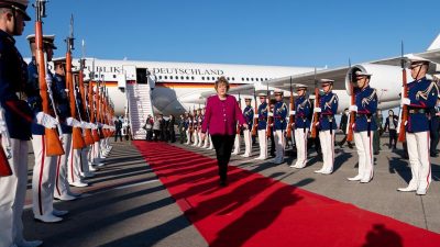 Japan-Besuch: Merkel von Kaiser Akihito empfangen
