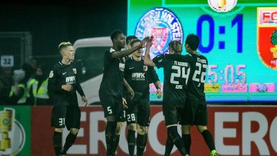 Augsburg mit schmeichelhaftem Pokalsieg bei Holstein Kiel