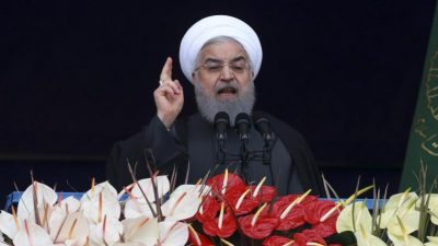 Ruhani kündigt Fortsetzung von Irans Raketenprogramm an – Regime-Anhänger skandieren „Tod den USA, Tod Israel“
