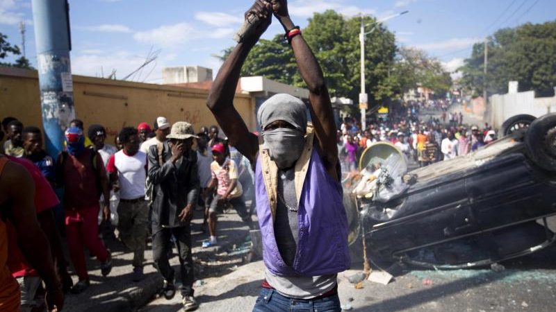 Proteste in Haiti: Diplomaten bringen Familien in Sicherheit