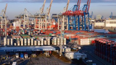 Hamburger Hafen fällt gegenüber Konkurrenz zurück