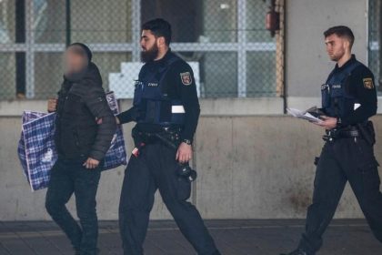 Frankfurter Flughafen: Hinweise auf Sammelabschiebung nach Afghanistan