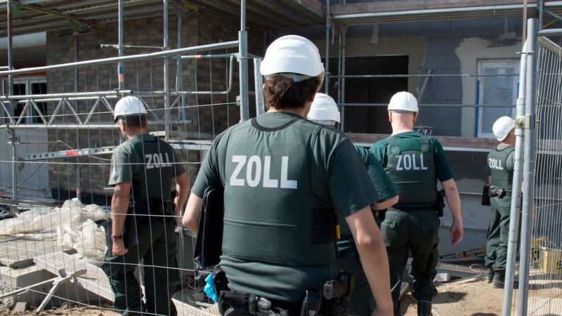 Bande schleuste mindestens 1.534 Leiharbeiter nach Deutschland ein