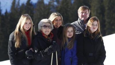 Niederländische Königsfamilie im Skiurlaub