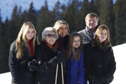 Niederländische Königsfamilie im Skiurlaub