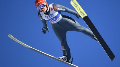 Skispringerinnen Althaus und Seyfarth auf Medaillenkurs