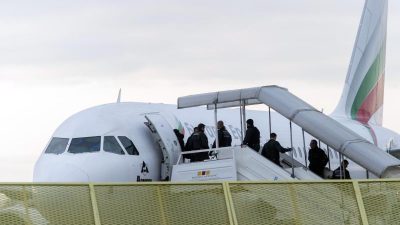 Griechenland: 6500 Migranten vor Flugzeugstart durch Polizei gestoppt
